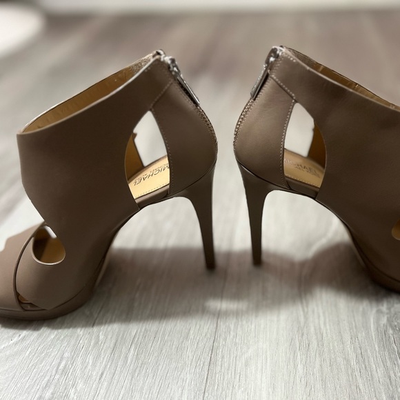Michael Kors Elegant Tan High Heel Sandal ✨brand new ✨No box - Picture 3 of 10